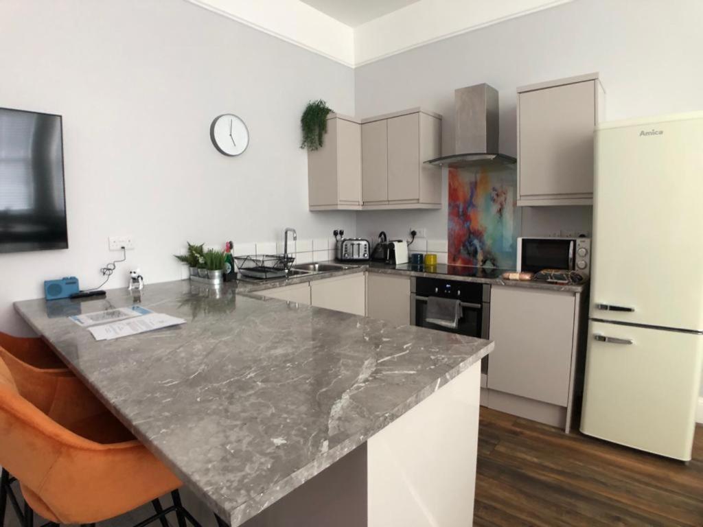 5 Spa Court, Boutique Holiday Apartment In Torquay トーキー エクステリア 写真